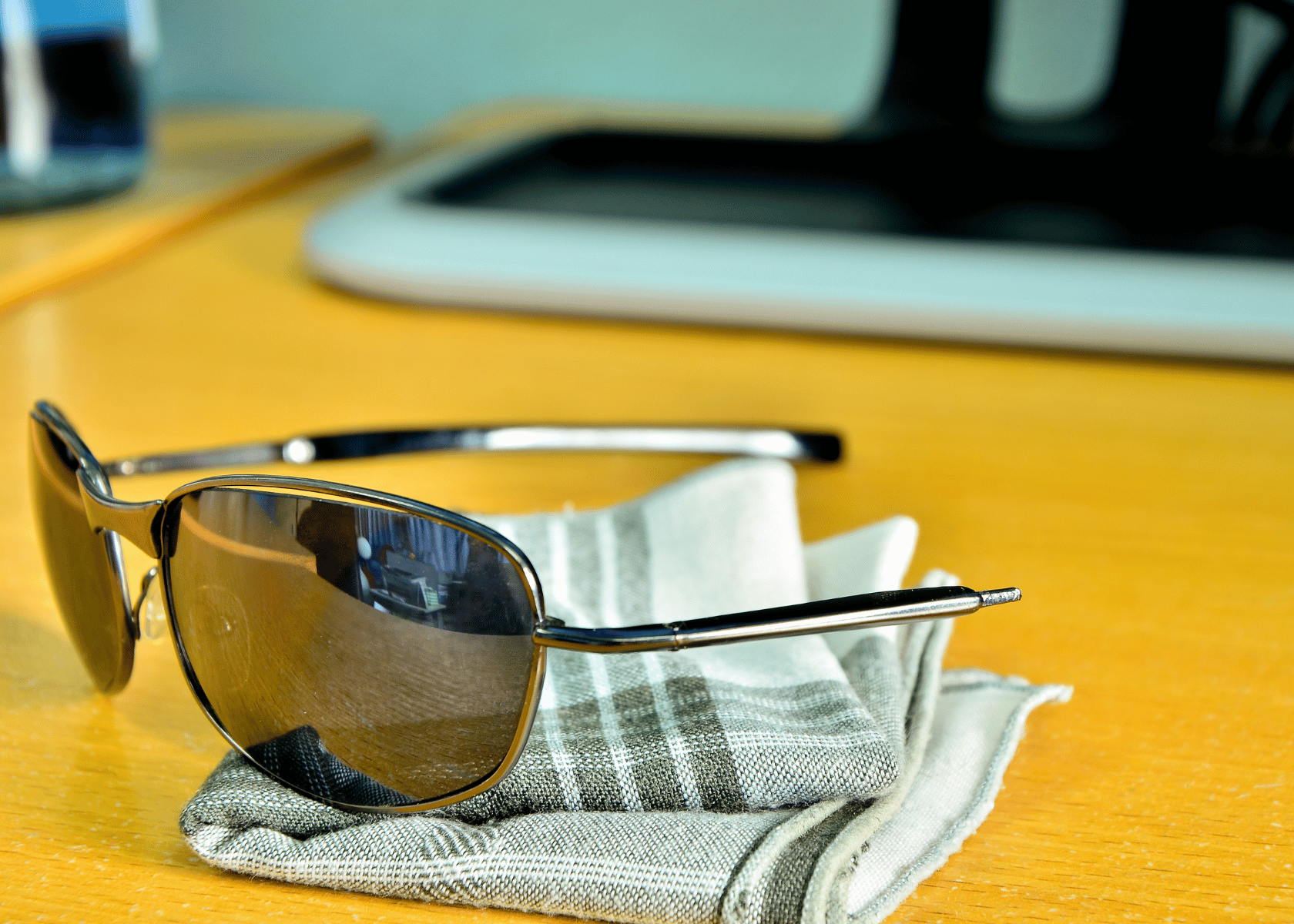 how-to-fix-scratched-sunglasses